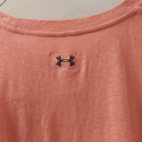 Underarmour tshirt salmon colored - Picture 4 of 4